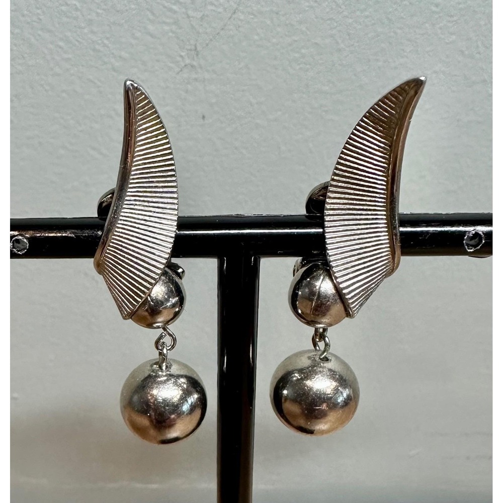 Marvella Vintage 1950s Atomic Sphere Fan Wing Drop Clip-On Earrings Silver Tone